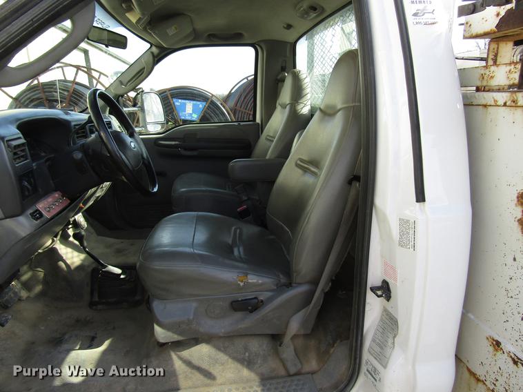 image for item DF7945 2004 Ford F550 Super Duty bucket truck