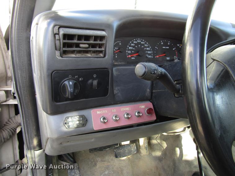 image for item DF7945 2004 Ford F550 Super Duty bucket truck