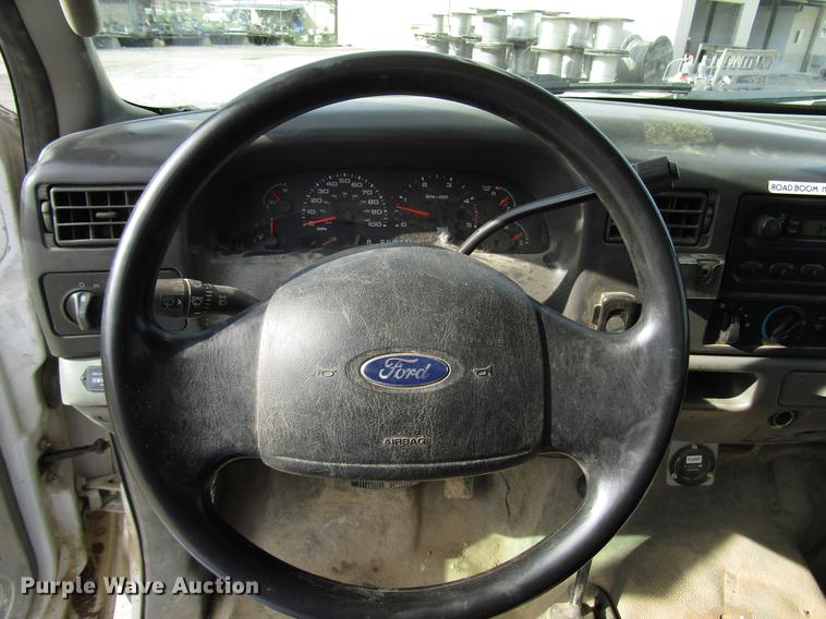 image for item DF7945 2004 Ford F550 Super Duty bucket truck