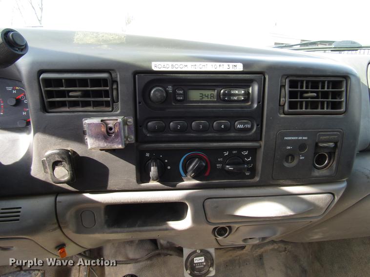 image for item DF7945 2004 Ford F550 Super Duty bucket truck