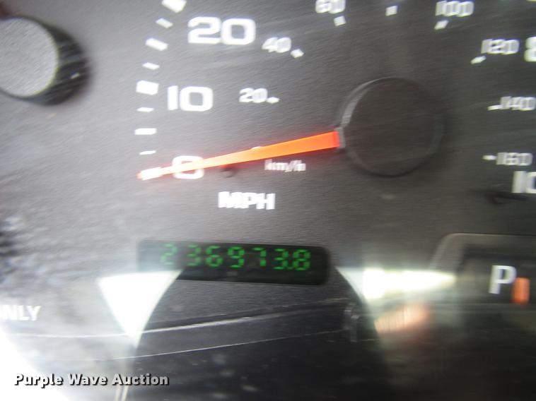 image for item DF7945 2004 Ford F550 Super Duty bucket truck