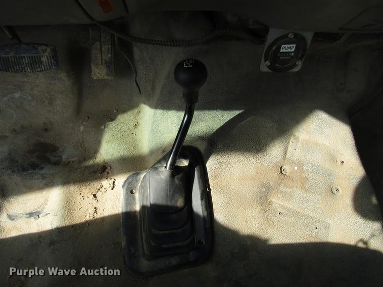 image for item DF7945 2004 Ford F550 Super Duty bucket truck