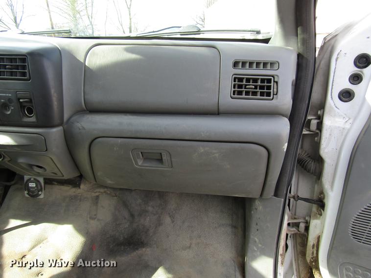 image for item DF7945 2004 Ford F550 Super Duty bucket truck