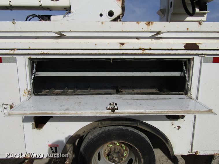 image for item DF7945 2004 Ford F550 Super Duty bucket truck