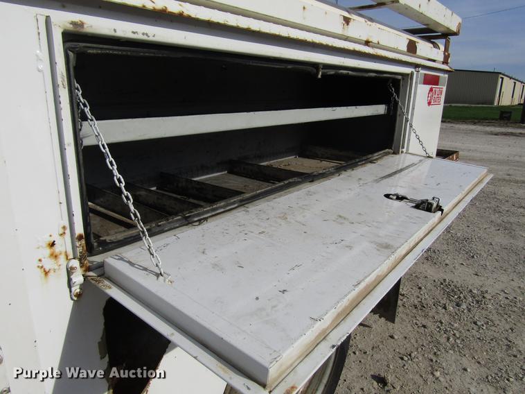 image for item DF7945 2004 Ford F550 Super Duty bucket truck