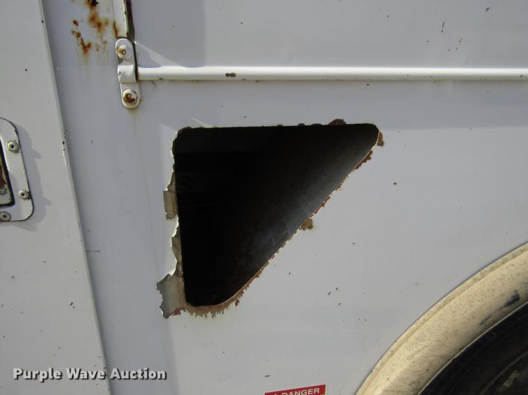 image for item DF7945 2004 Ford F550 Super Duty bucket truck