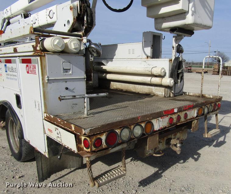 image for item DF7945 2004 Ford F550 Super Duty bucket truck