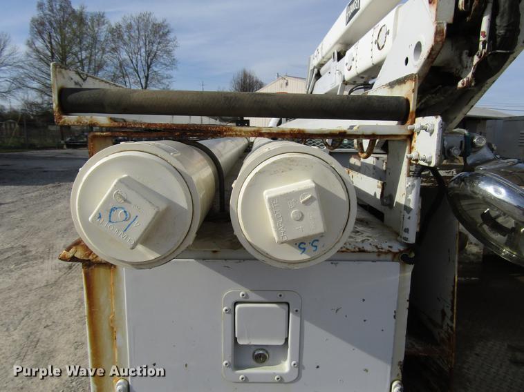 image for item DF7945 2004 Ford F550 Super Duty bucket truck
