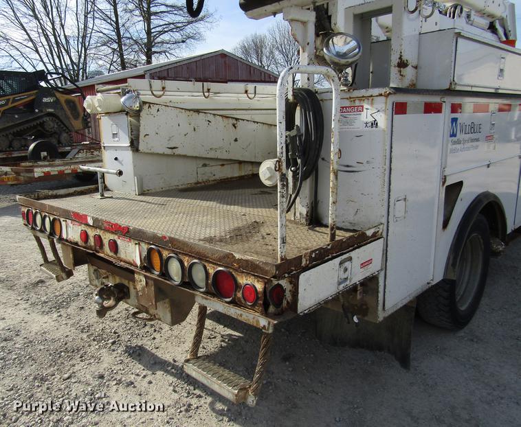 image for item DF7945 2004 Ford F550 Super Duty bucket truck