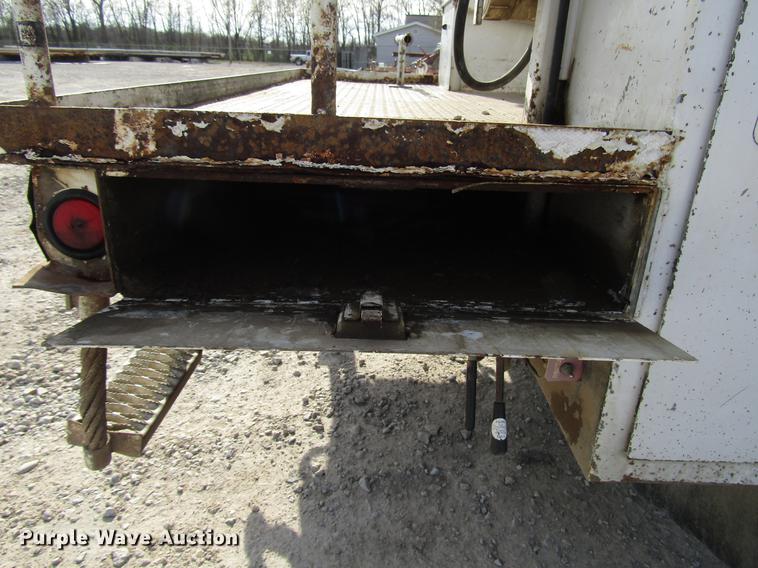 image for item DF7945 2004 Ford F550 Super Duty bucket truck