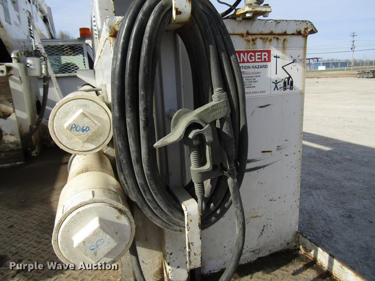 image for item DF7945 2004 Ford F550 Super Duty bucket truck