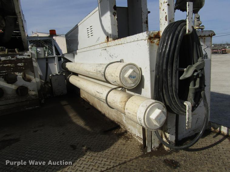 image for item DF7945 2004 Ford F550 Super Duty bucket truck