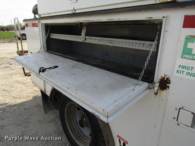 image for item DF7945 2004 Ford F550 Super Duty bucket truck