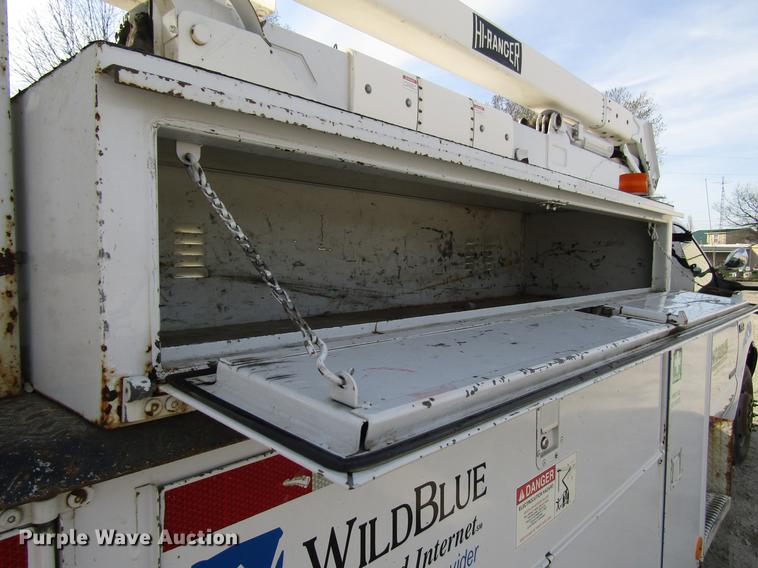 image for item DF7945 2004 Ford F550 Super Duty bucket truck