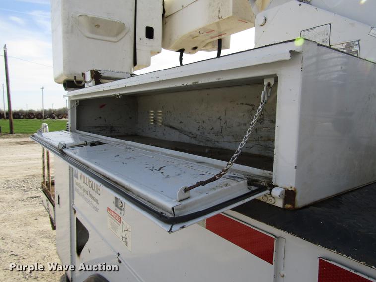 image for item DF7945 2004 Ford F550 Super Duty bucket truck