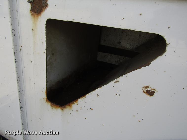 image for item DF7945 2004 Ford F550 Super Duty bucket truck