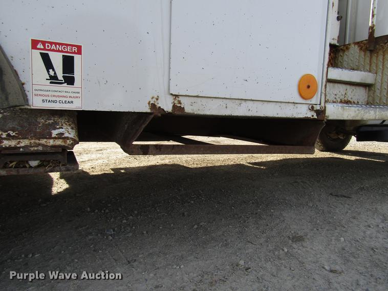 image for item DF7945 2004 Ford F550 Super Duty bucket truck