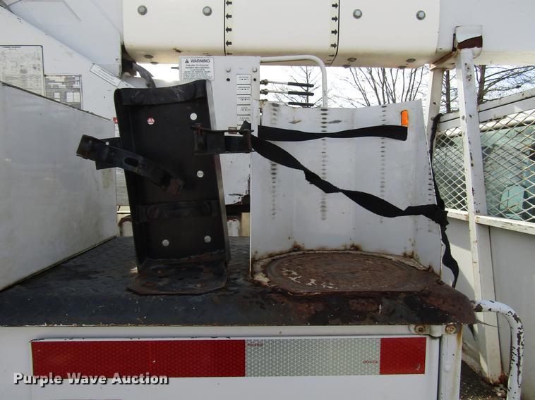 image for item DF7945 2004 Ford F550 Super Duty bucket truck