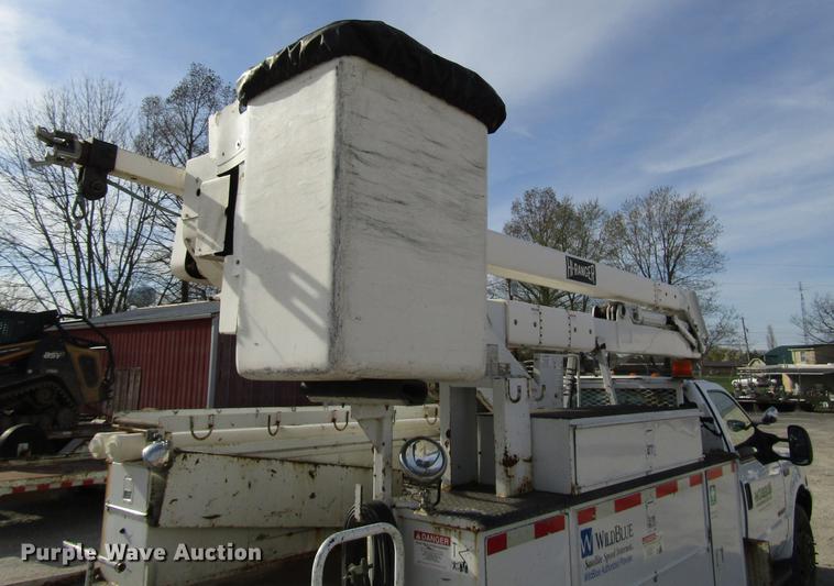 image for item DF7945 2004 Ford F550 Super Duty bucket truck