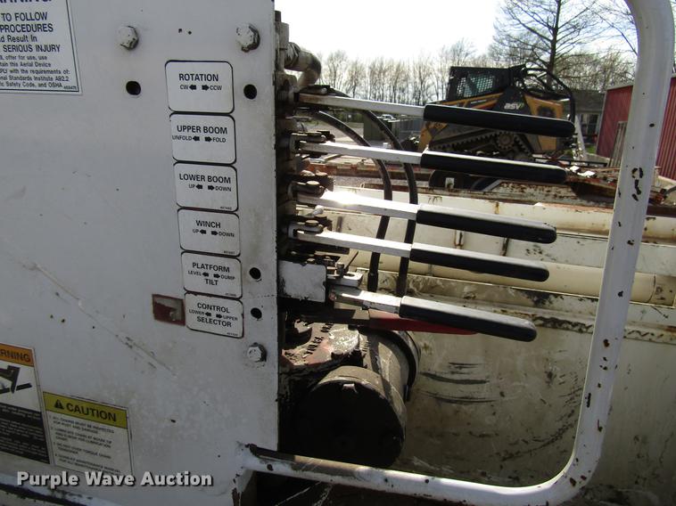 image for item DF7945 2004 Ford F550 Super Duty bucket truck