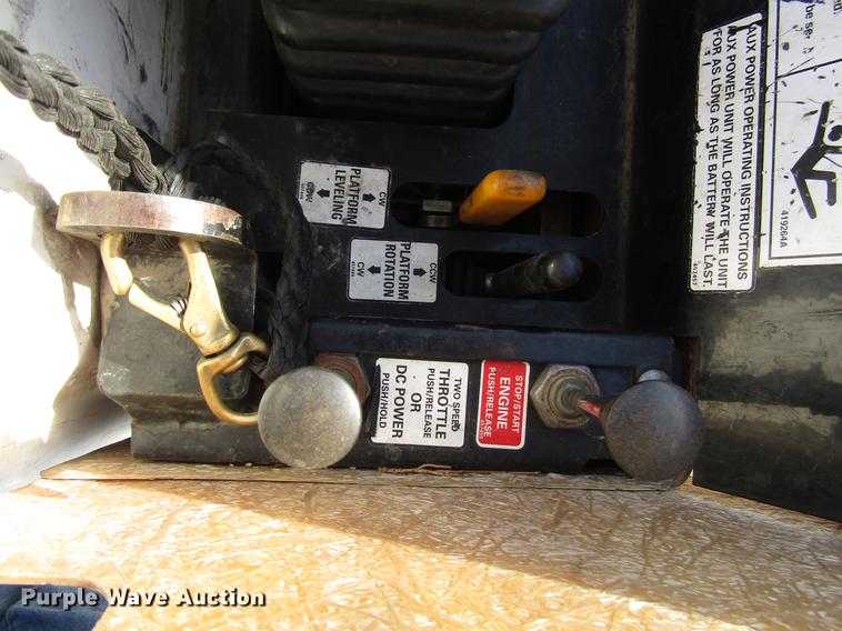 image for item DF7945 2004 Ford F550 Super Duty bucket truck