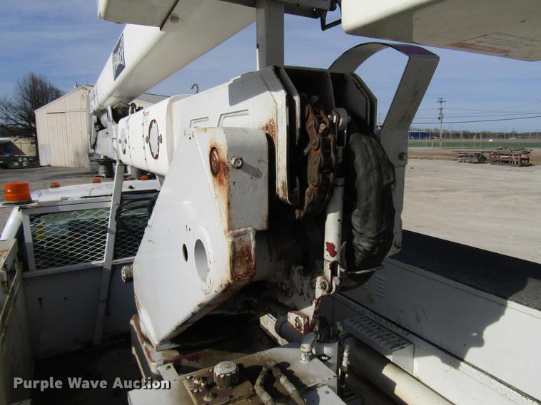 image for item DF7945 2004 Ford F550 Super Duty bucket truck