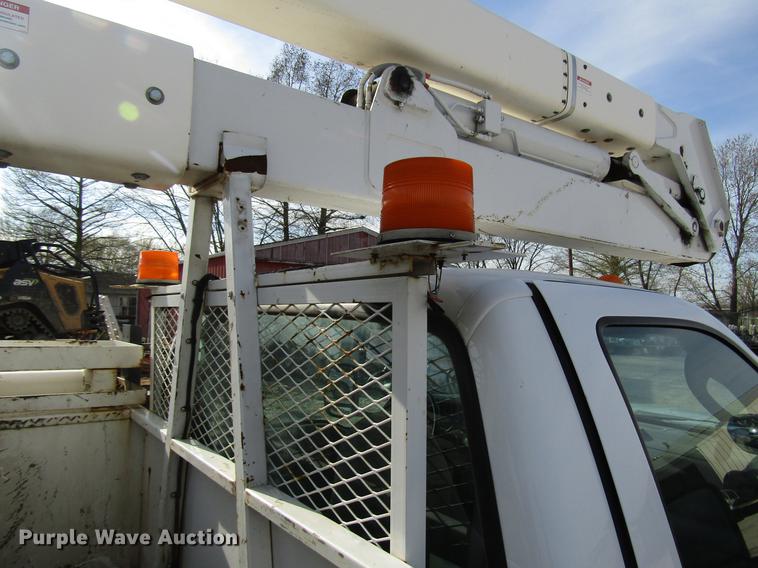 image for item DF7945 2004 Ford F550 Super Duty bucket truck