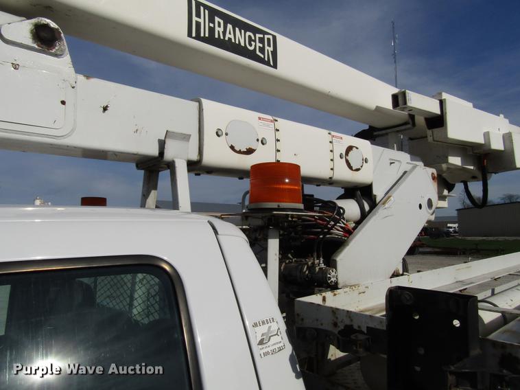 image for item DF7945 2004 Ford F550 Super Duty bucket truck