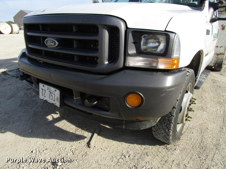 image for item DF7945 2004 Ford F550 Super Duty bucket truck