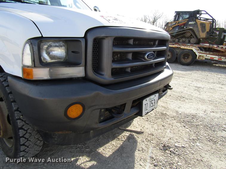 image for item DF7945 2004 Ford F550 Super Duty bucket truck