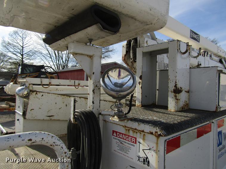 image for item DF7945 2004 Ford F550 Super Duty bucket truck