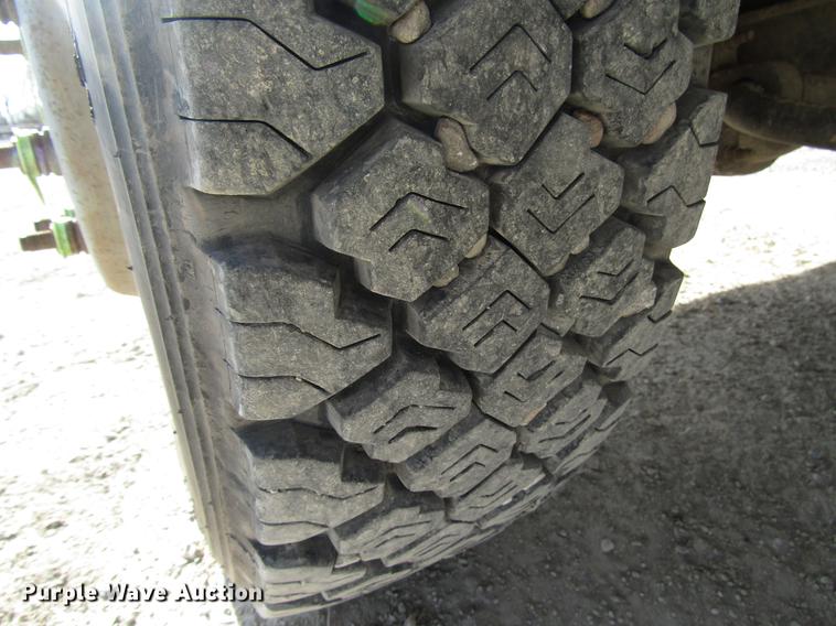 image for item DF7945 2004 Ford F550 Super Duty bucket truck