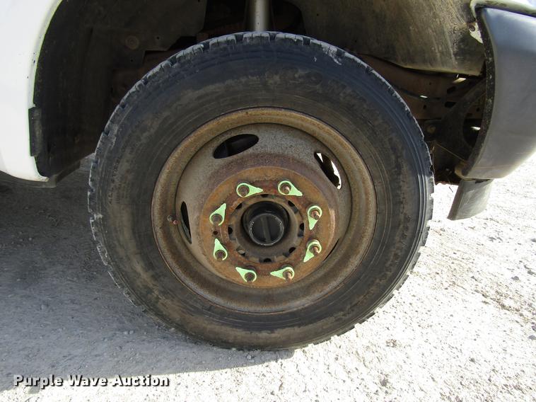 image for item DF7945 2004 Ford F550 Super Duty bucket truck