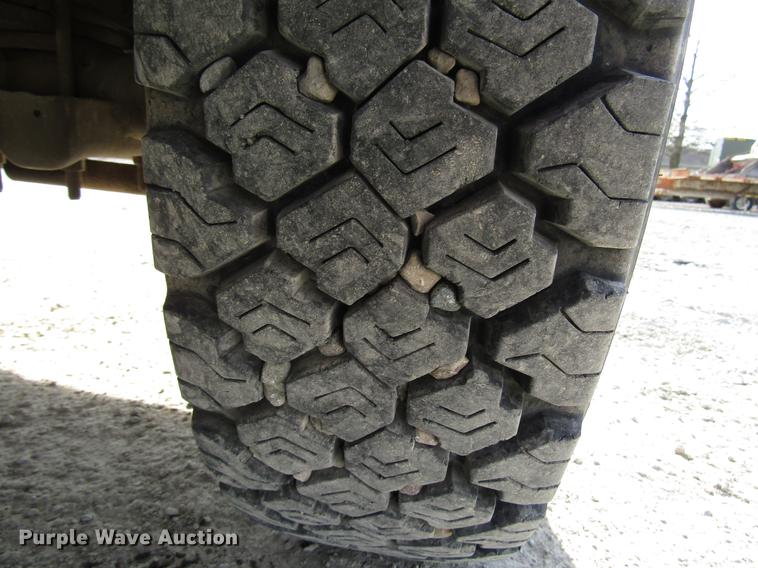 image for item DF7945 2004 Ford F550 Super Duty bucket truck