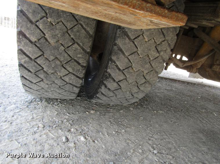 image for item DF7945 2004 Ford F550 Super Duty bucket truck