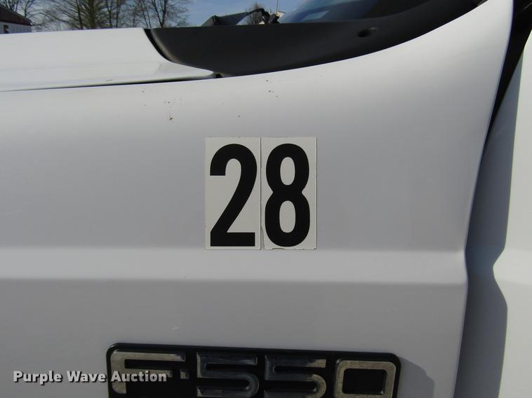 image for item DF7945 2004 Ford F550 Super Duty bucket truck