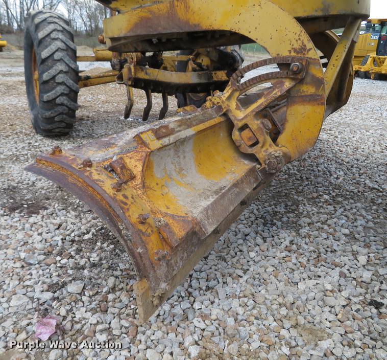 image for item DG3954 1963 Caterpillar 12E rigid frame motor grader