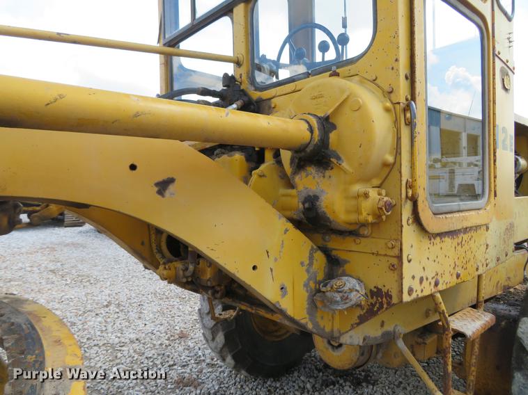 image for item DG3954 1963 Caterpillar 12E rigid frame motor grader