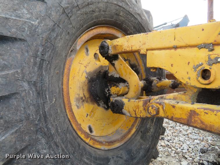 image for item DG3954 1963 Caterpillar 12E rigid frame motor grader