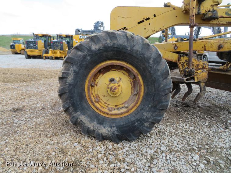 image for item DG3954 1963 Caterpillar 12E rigid frame motor grader