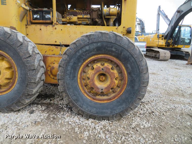 image for item DG3954 1963 Caterpillar 12E rigid frame motor grader