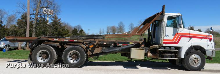 image for item DG3958 2000 Volvo WB roll-off container truck