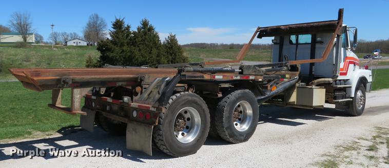 image for item DG3958 2000 Volvo WB roll-off container truck