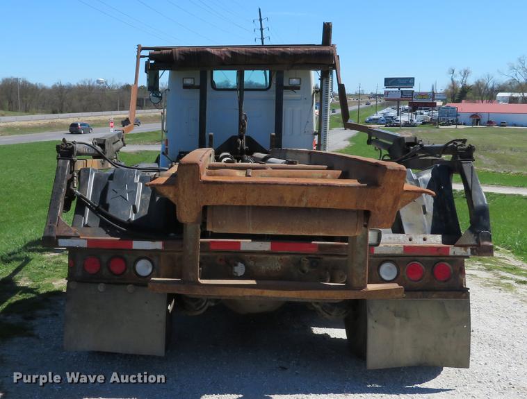 image for item DG3958 2000 Volvo WB roll-off container truck