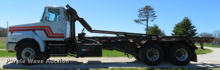 image for item DG3958 2000 Volvo WB roll-off container truck