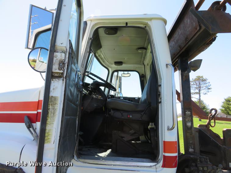 image for item DG3958 2000 Volvo WB roll-off container truck