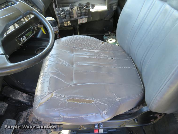 image for item DG3958 2000 Volvo WB roll-off container truck