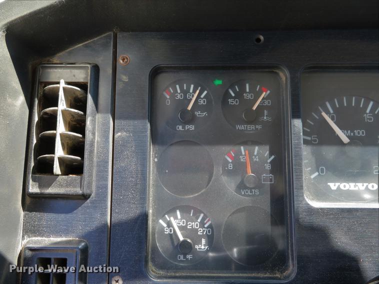 image for item DG3958 2000 Volvo WB roll-off container truck