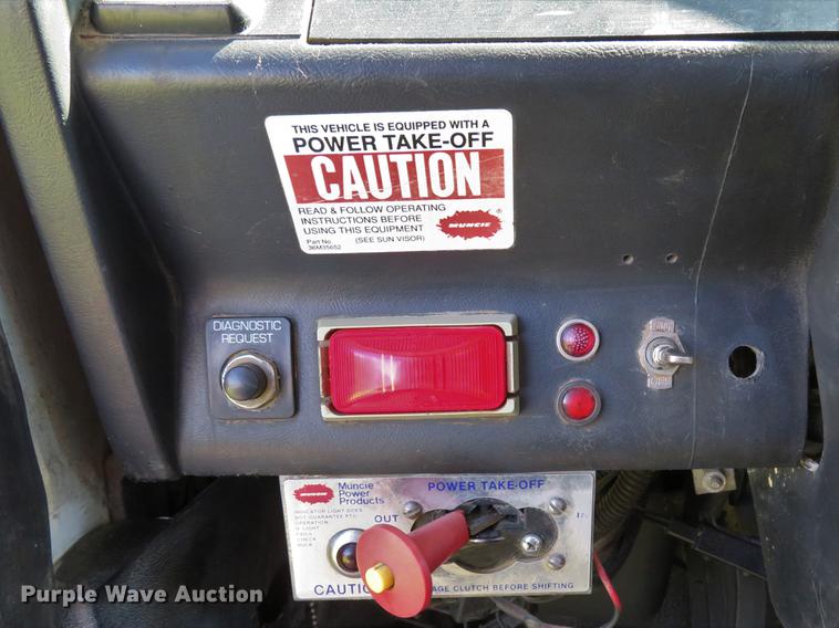 image for item DG3958 2000 Volvo WB roll-off container truck