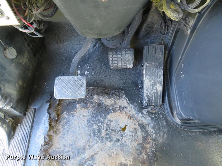 image for item DG3958 2000 Volvo WB roll-off container truck